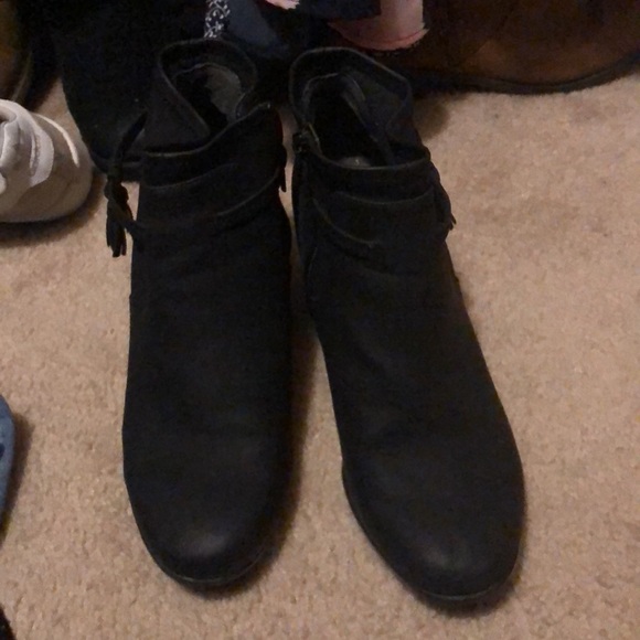 Heeled booties with tassel - Picture 2 of 3